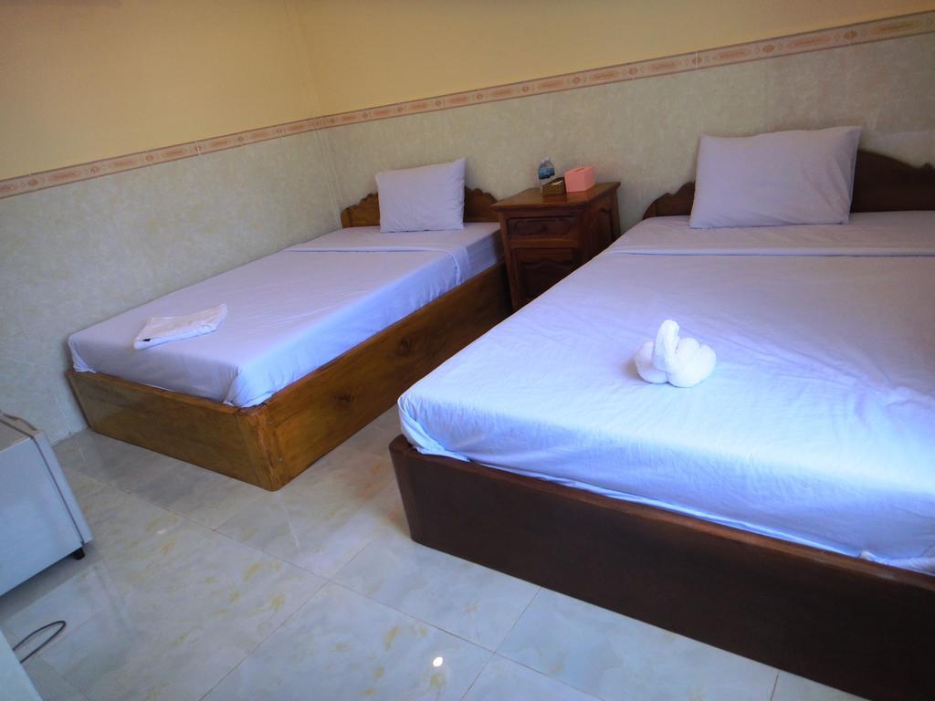 Borey Vatanac Guesthouse 캄폿 외부 사진