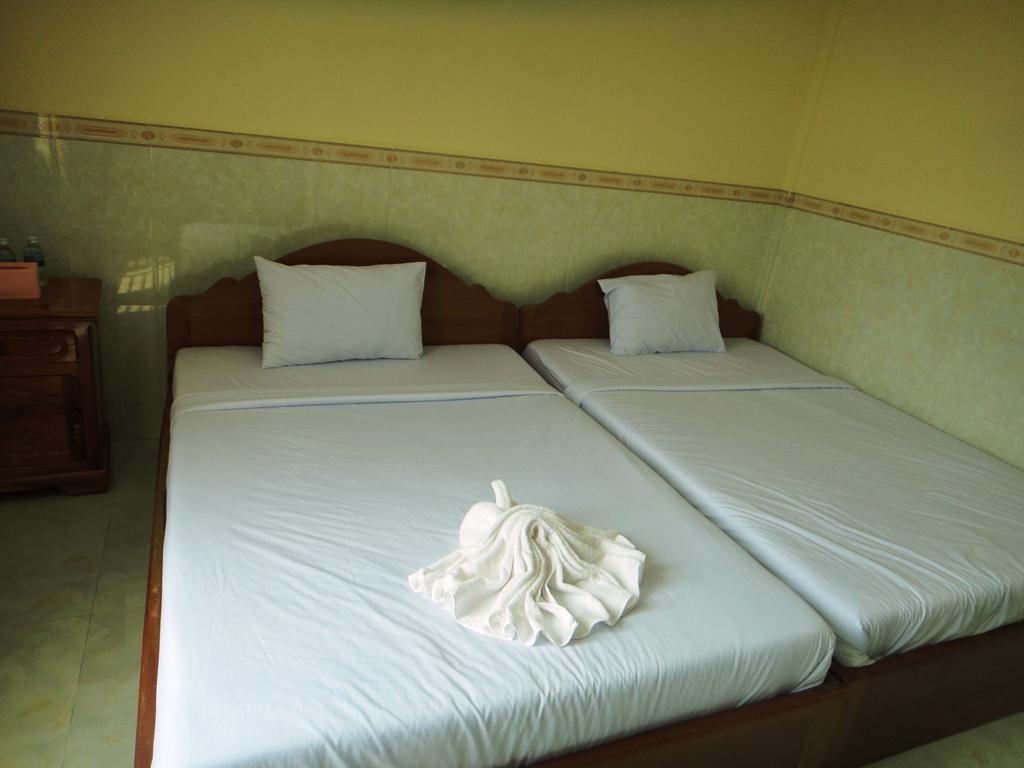 Borey Vatanac Guesthouse 캄폿 외부 사진