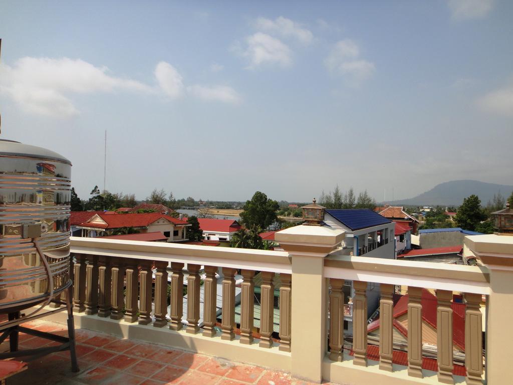 Borey Vatanac Guesthouse 캄폿 외부 사진