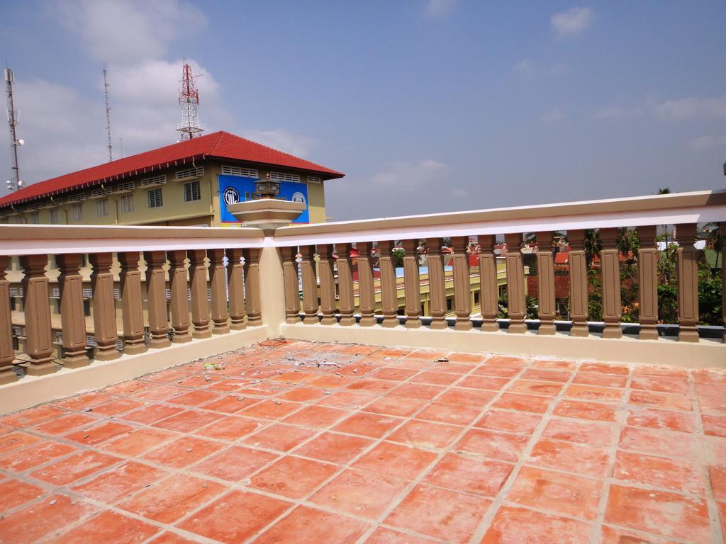 Borey Vatanac Guesthouse 캄폿 외부 사진
