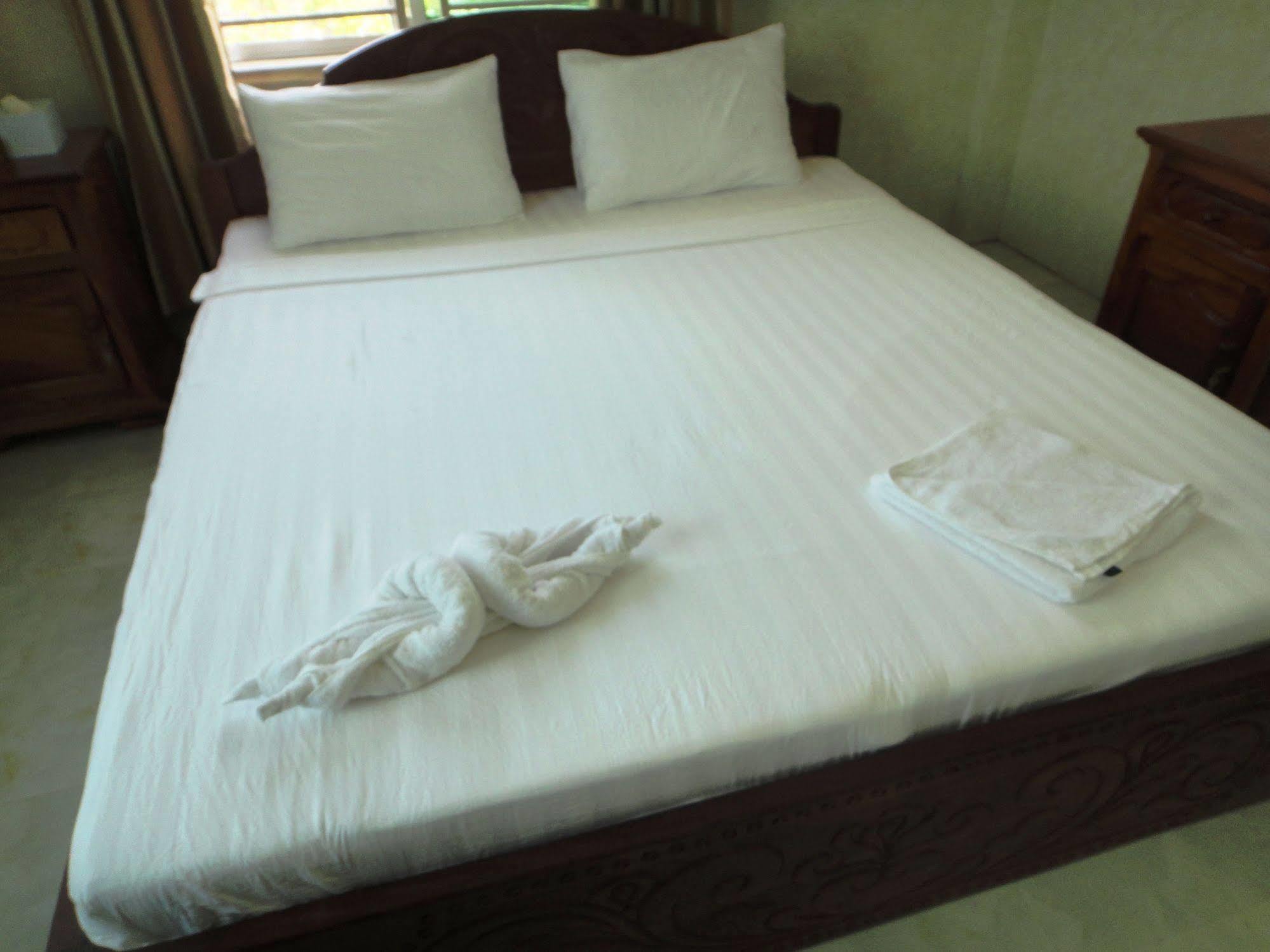 Borey Vatanac Guesthouse 캄폿 외부 사진