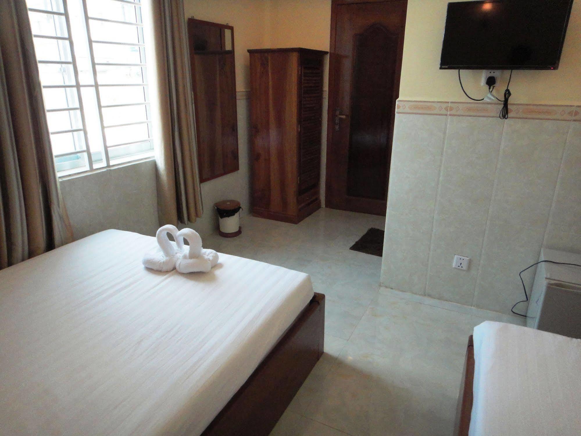 Borey Vatanac Guesthouse 캄폿 외부 사진