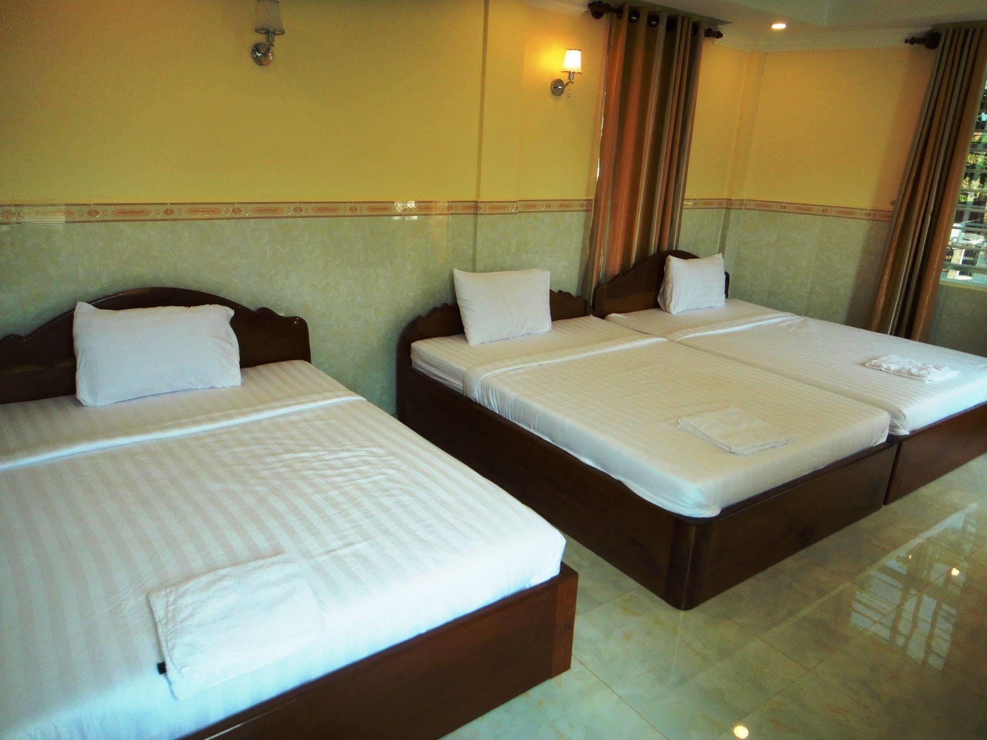 Borey Vatanac Guesthouse 캄폿 외부 사진