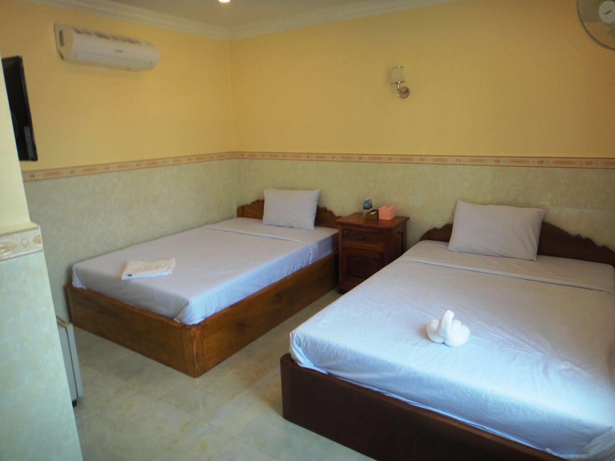Borey Vatanac Guesthouse 캄폿 외부 사진