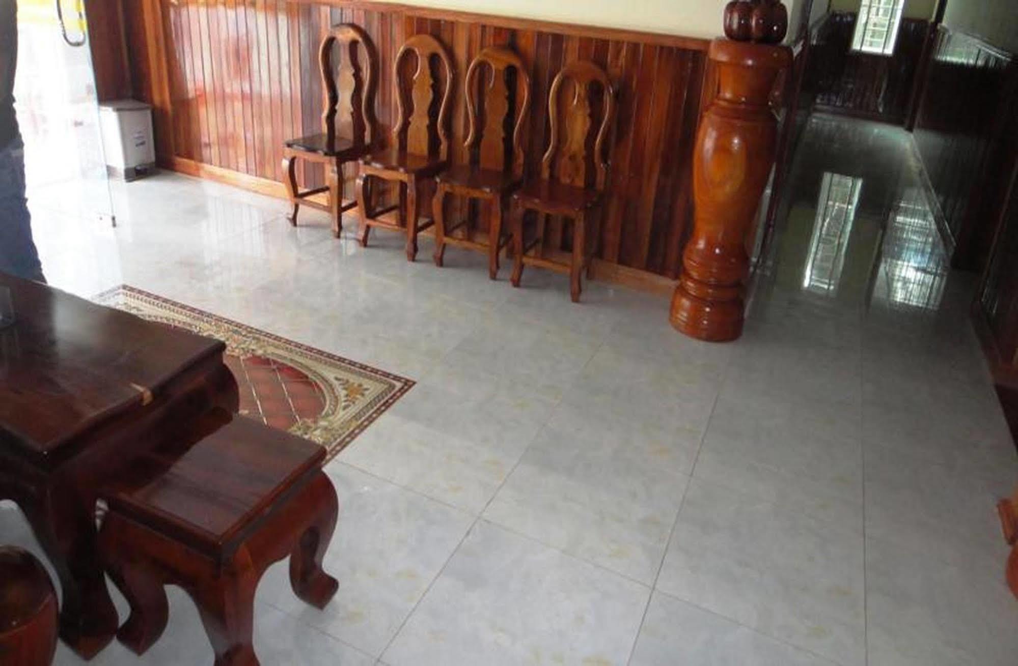 Borey Vatanac Guesthouse 캄폿 외부 사진